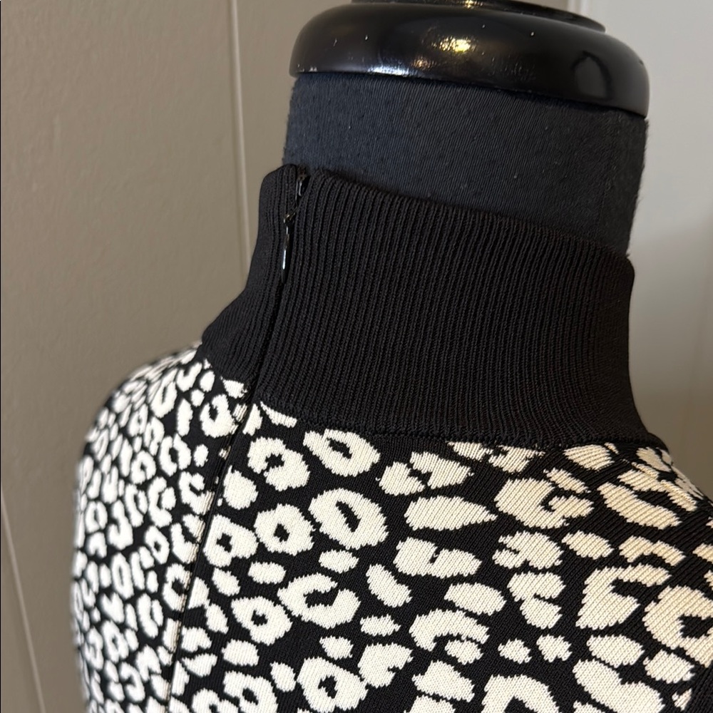 B6 MICHAEL Michael Kors Women’s XS Monochrome Patterned Midi Peplum Dress - Picture 5 of 7